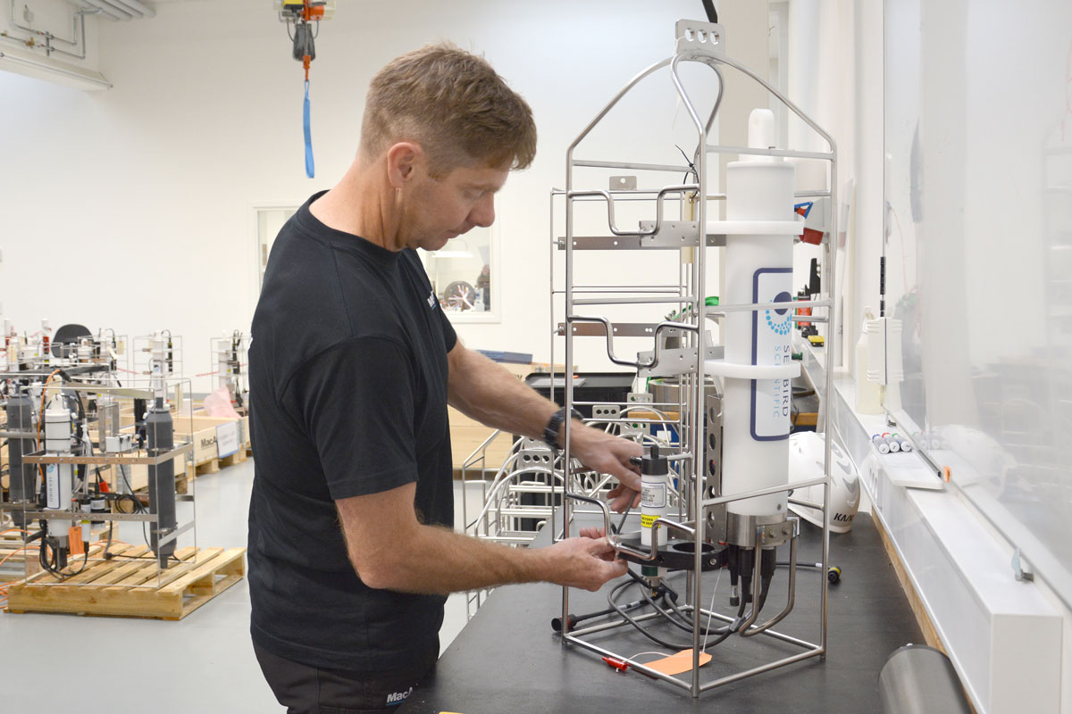 12-unit field-ready sampling system